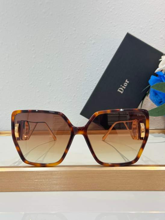 Picture of Dior Sunglasses _SKUfw80443863fw